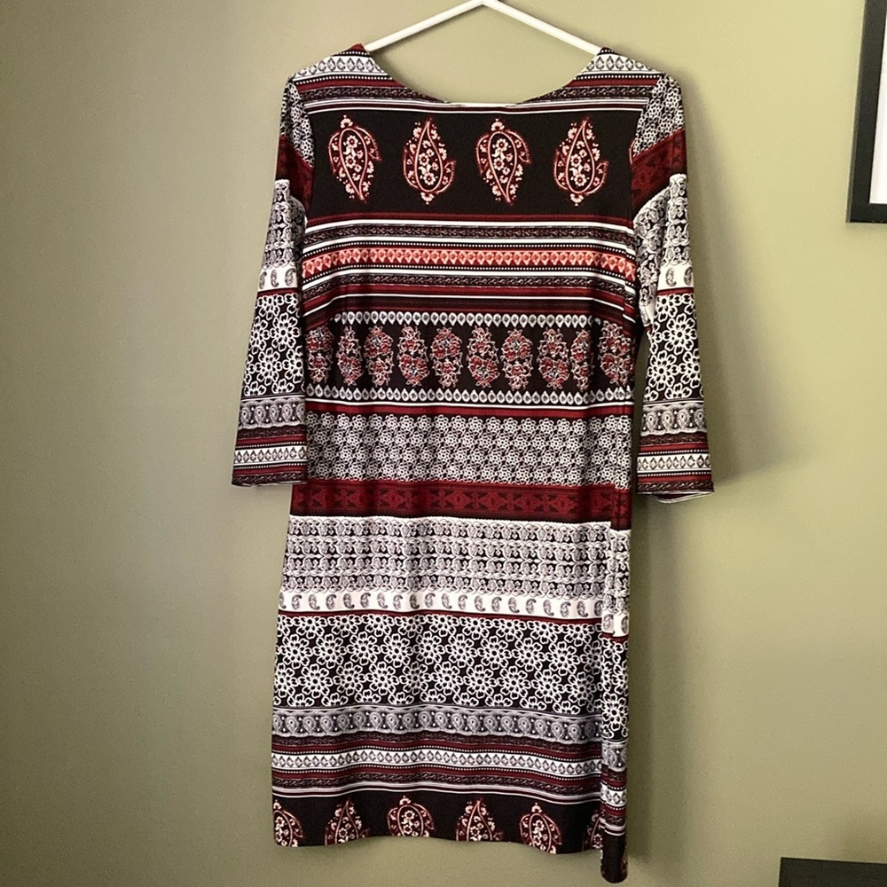 Atmosphere patterned three quarter length sleeve dress.